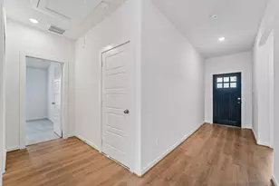 2506 Gray Gale Ct, Baytown, TX 77523 - Photo 3