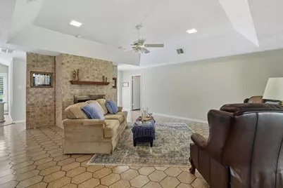 611 Forest Lake Drive, Seabrook, TX 77586 - Photo 9