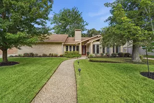611 Forest Lake Dr, Seabrook, TX 77586 - Photo 1