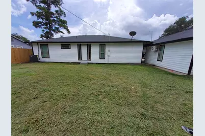 8609 Homewood Lane, Houston, TX 77028 - Photo 23