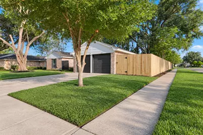 17731 Heritage Cove Court, Webster, TX 77598 - Photo 5
