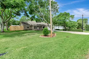 1002 S 2nd St, Ganado, TX 77962 - Photo 3