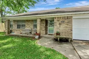 1002 S 2nd St, Ganado, TX 77962 - Photo 5