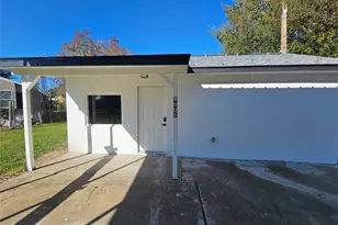 1305 Stowell St, Anahuac, TX 77514 - Photo 1