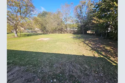 1305 Stowell Street, Anahuac, TX 77514 - Photo 7