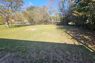 1305 Stowell St, Anahuac, TX 77514 - Photo 7