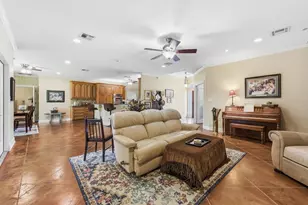 911 Oak Leaf St, La Porte, TX 77571 - Photo 9