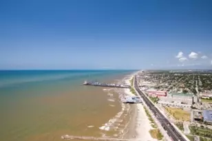 1318 26th St, Galveston, TX 77550 - Photo 3