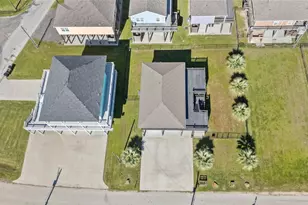 984 Crane Ln, Crystal Beach, TX 77650 - Photo 3