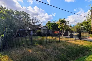 5817 Wayne St, Houston, TX 77026 - Photo 3