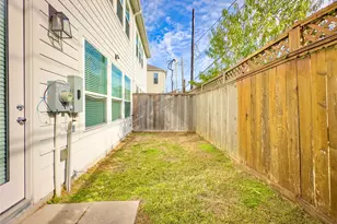1602 Westside Gardens Ln, Houston, TX 77055 - Photo 25
