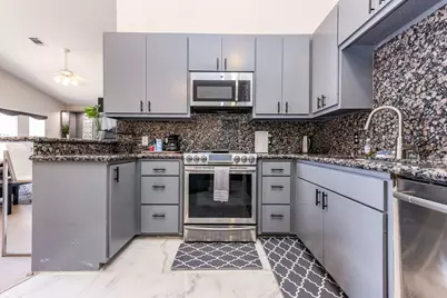 9715 Riddlewood Lane, Houston, TX 77025 - Photo 17