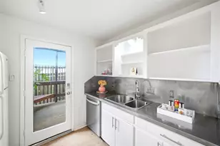 217 E 12th St, Houston, TX 77008 - Photo 7