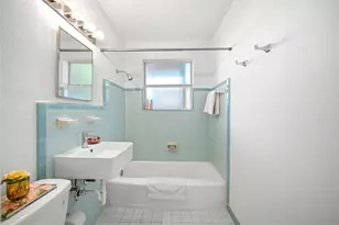 217 E 12th St, Houston, TX 77008 - Photo 11