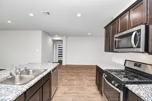 3947 Country Club Dr, Baytown, TX 77521 - Photo 31