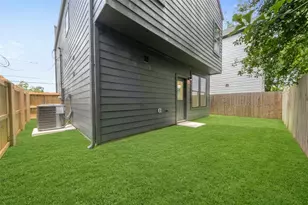 1275 Dewalt St, Houston, TX 77088 - Photo 37