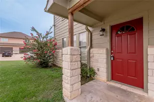 101 Yegua Cir, Huntsville, TX 77340 - Photo 3