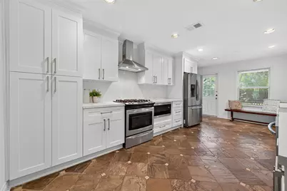 5111 Creekbend Drive, Houston, TX 77035 - Photo 9