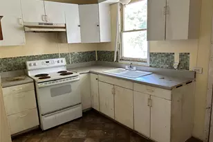 1207 E Washington Ave, Navasota, TX 77868 - Photo 13