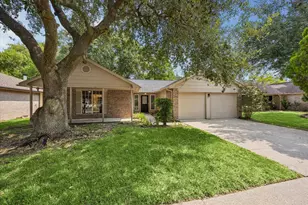 16723 Colony Bend Dr, Friendswood, TX 77546 - Photo 1