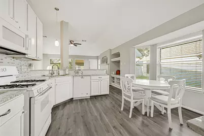 804 Cherry Blossom Drive, League City, TX 77573 - Photo 3