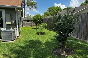 10119 Towne Mist Dr, Sugar Land, TX 77498 - Photo 11