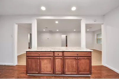 5521 Southlea Street, Houston, TX 77033 - Photo 13