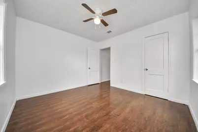 5521 Southlea Street, Houston, TX 77033 - Photo 19