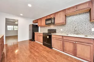 5521 Southlea St, Houston, TX 77033 - Photo 13