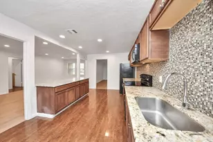 5521 Southlea St, Houston, TX 77033 - Photo 11