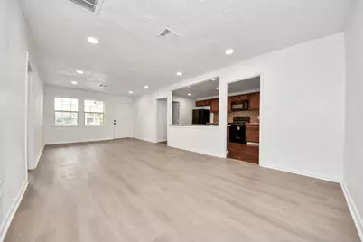 5521 Southlea Street, Houston, TX 77033 - Photo 5