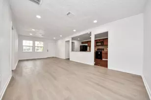 5521 Southlea St, Houston, TX 77033 - Photo 5