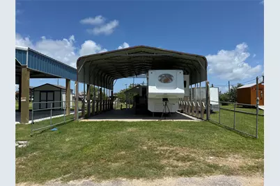 153 N Mae Circle, Crystal Beach, TX 77650 - Photo 3