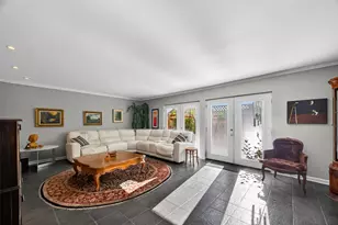 5204 Arboles Dr, Houston, TX 77035 - Photo 13