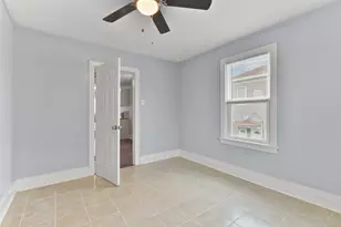 909 28th St, Galveston, TX 77550 - Photo 17