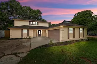 1819 Redwood Ct, Sugar Land, TX 77498 - Photo 1