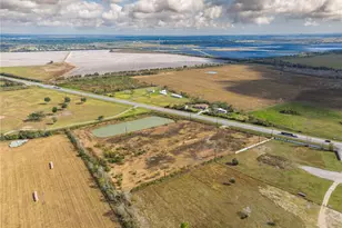 10212 Hwy 35, Liverpool, TX 77577 - Photo 17