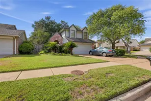 2006 Creek Valley Ln, Sugar Land, TX 77478 - Photo 3