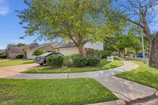 2006 Creek Valley Ln, Sugar Land, TX 77478 - Photo 5