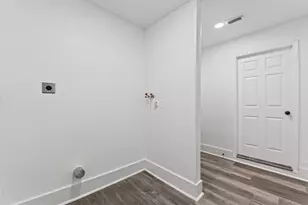 5759 Belneath St, Houston, TX 77033 - Photo 7