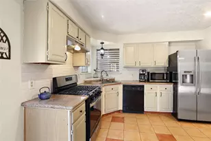 343 Richvale Ln, Houston, TX 77598 - Photo 9