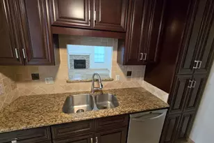 9800 Pagewood Ln, Houston, TX 77042 - Photo 11