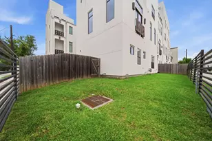 327 E 2nd St, Houston, TX 77007 - Photo 9