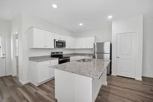10314 Red Orchid Dr, Houston, TX 77016 - Photo 7