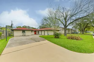 1422 Cedarbrook Ct, Seabrook, TX 77586 - Photo 1