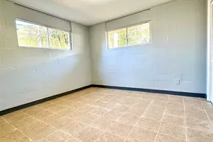 425 E Park St, Alvin, TX 77511 - Photo 9