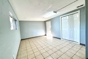 425 E Park St, Alvin, TX 77511 - Photo 13