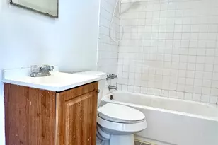 425 E Park St, Alvin, TX 77511 - Photo 5