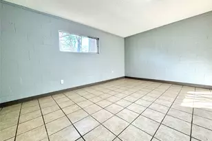 425 E Park St, Alvin, TX 77511 - Photo 11