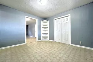 425 E Park St, Alvin, TX 77511 - Photo 1